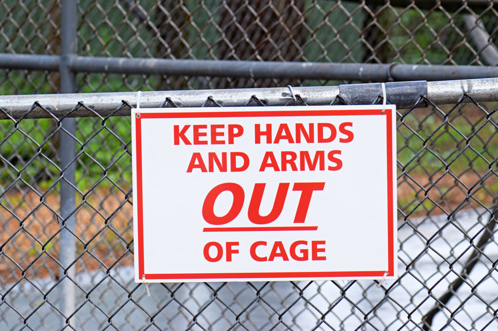 cage safety sign 1